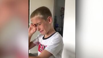 Rompe el coraz¨®n: las l¨¢grimas del hijo de Borja Valero tras su acto solidario