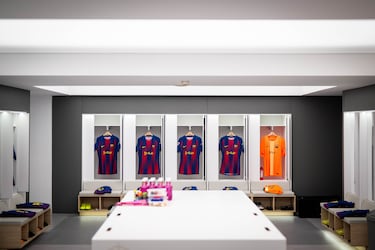 Vista del vestuario visitante del estadio Santiago Bernabéu.