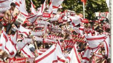 ALEGR&Iacute;A.La afici&oacute;n del Rayo celebra los &eacute;xitos de su equipo.