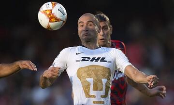 Es el mejor goleador de los Pumas hasta el momento en la Liga MX junto con Pablo Barrera