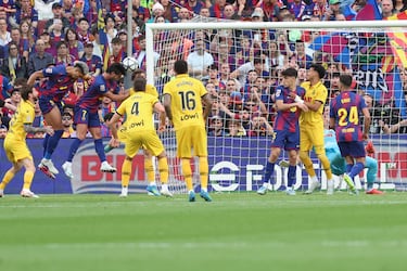 Ferran Torres marca de cabeza el 1-0 al Espanyol. 