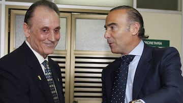 Manuel Ruiz de Lopera junto a Luis Oliver, en una imagen de archivo.