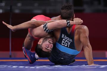 Mohamed Ibrahim Elsayed lucha contra Karen Aslanyan en la categoría -67 kilos e lucha Greco-Romana.