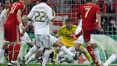 El árbitro dicta si un atacante en offside 'estorba' al portero