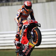 Márquez también sabe ganar en duelo de última vuelta
