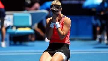 La croata Mirjana Lucic-Baroni celebra su victoria ante la checa Karolina Pliskova, durante su partido de cuartos de final en el Abierto de Australia.