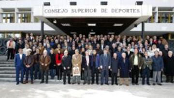 Plusmarquistas actuales y explusmarquistas, en la entrada del Consejo Superior de Deportes.