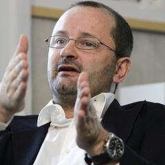 Baumann, el políglota suizo que regía el baloncesto internacional