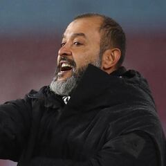 Tottenham coach Nuno yet to discuss transfer talk with absent Harry Kane