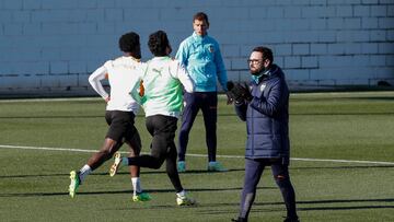 Bordal¨¢s mide sus palabras: "Ojal¨¢ pudiera yo decidir, pero no soy el due?o del club"