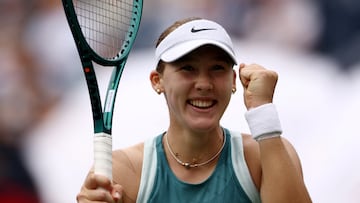 Tennis - Dubai Championships - Dubai Tennis Stadium, Dubai, United Arab Emirates - February 20, 2025 Russia's Mirra Andreeva celebrates winning her quarter final match against Poland's Iga Swiatek REUTERS/Amr Alfiky