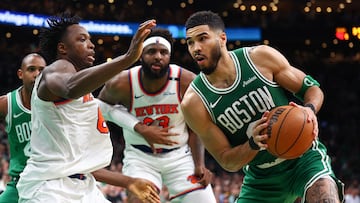 BOSTON, MASSACHUSETTS - MAY 07: Jayson Tatum #0 of the Boston Celtics is defended by OG Anunoby #8 of the New York Knicks in the final seconds of the fourth quarter in Game Two of the Eastern Conference Second Round NBA Playoffs at TD Garden on May 07, 2025 in Boston, Massachusetts. NOTE TO USER: User expressly acknowledges and agrees that, by downloading and or using this photograph, User is consenting to the terms and conditions of the Getty Images License Agreement. Maddie Meyer/Getty Images/AFP (Photo by Maddie Meyer / GETTY IMAGES NORTH AMERICA / Getty Images via AFP)