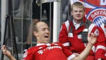 <b>IMPARABLE.</b> Robben sigue su romance con el gol y esta vez su víctima, por partida triple, fue el Hannover.