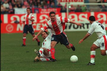 Actual Director de Fútbol Base del Atlético de Madrid. Su debut en Primera División con el conjunto rojiblanco tuvo lugar en la jornada 30 de la temporada 1987/88 en El Molinón de Gijón. Estuvo 15 temporadas como rojiblanco llegando a jugar 456 partidos oficiales siendo el cuarto jugador con más partidos como rojiblanco. 