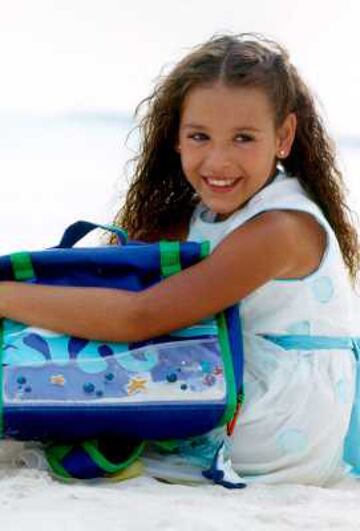 En 2004, Danna Paola obtuvo otro papel protagónico en la telenovela 'Amy, la niña de la mochila azul'.