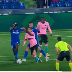 La acción de Nyom con Messi que ha hecho estallar a Laporta