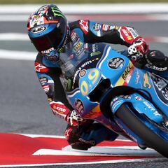 Navarro acaba con la sequía de victorias españolas en Moto3