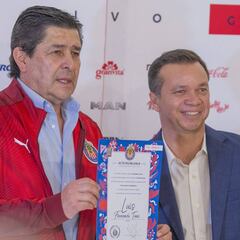 Chivas niega injerencia de Hurtado para contratar a Tena