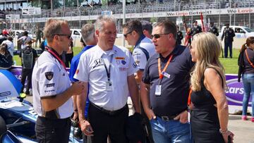 Zak Brown en el paddock de la IndyCar en Detroit.
