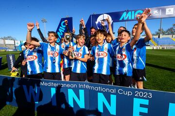 El Espanyol, campeón en Sub-12 B tras imponerse al Barcelona.