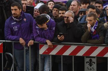 El adi車s multitudinario a Davide Astori
