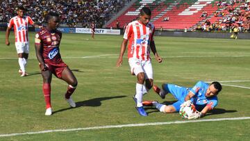Tolima y Junior en la disputa de la Superliga Águila 2019 en el estadio Manuel Murillo Toro.
