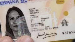 ¿Es legal enseñar una foto del DNI en el móvil? ¿Tiene la misma validez que el documento físico?