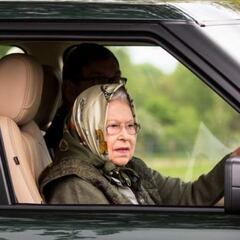 ¿Por qué la reina Isabel II conducía sin tener carnet?