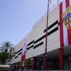 El Almería sube los precios de sus abonos