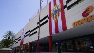 El Almería sube los precios de sus abonos