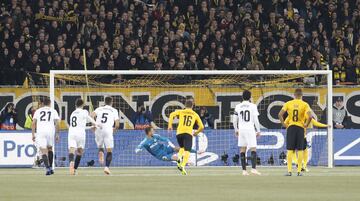 Hoarau empató el partido de penalti. 1-1.