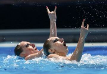 Las rusas, Svetlana Kolesnichenko y Svetlana Romashina, durante los preliminares libres por parejas.