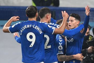 James Rodríguez abrió el marcador en el empate 1-1 entre Everton y Leicester con un remate de media distancia con su pierna derecha.