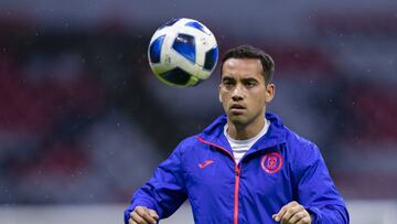 Adrián Aldrete durante un calentamiento con Cruz Azul