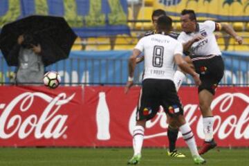 Futbol, Everton vs Colo Colo.
Decimotercera fecha, campeonato de Clausura 2016/17
El jugador de Colo Colo Esteban Paredes, derecha, marca su gol contra Everton durante el partido de primera division en el estadio Sausalito en Via del Mar, Chile.
07/05/2017
Felipe Zanca/Photosportt***************

Football, Everton vs Colo Colo.
13th date, Clousure Championship 2016/17
Colo Colo's player Esteban Paredes, right, scores his goal against Everton during the first division football match at Sausalito  stadium in Via del Mar, Chile.
07/05/2017
Felipe Zanca/Photosport