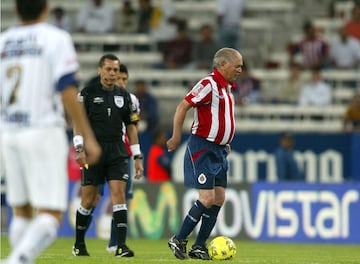 Goleador histórico y una de las figuras más queridas de la institución rojiblanca. 