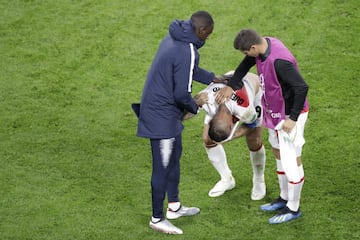 Así consolaron los franceses a los seleccionados peruanos