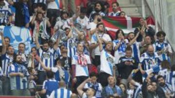 Seguidores del Deportivo en San Mamés