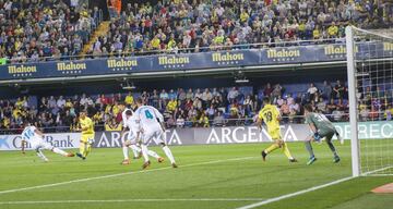 1-2. Roger Martínez marcó el primer gol.