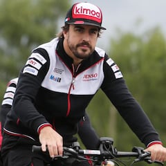 El susto del ciclista Alonso