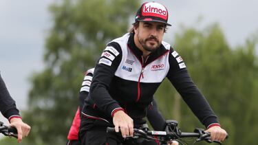 02/06/18 FERNANDO ALONSO JUNTO A ALEX WURZ EN BICICLETA EN EL CIRCUITO DE 24 HORAS DE LE MANS ENVIADOJESUS BALSEIRO PUBLICADA 03/06/18 NA MA30 1COL PUBLICADA 03/06/18 NA MA32 2COL
