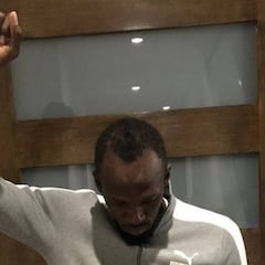 Usain Bolt levanta el puño y homenajea al 'Black Power'