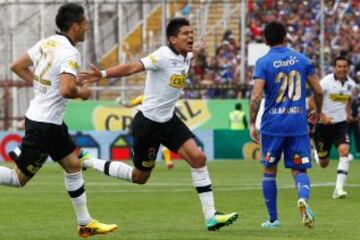Esteban Pavez celebra el 1-0 ante la U. Fue un golazo.