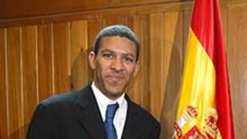 <b>ESPAÑOL Y COMUNITARIO.</B> El brasileño ha jurado la Constitución en A Coruña.