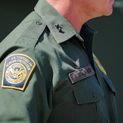 ¿Puede la patrulla fronteriza registrar su teléfono y sus dispositivos electrónicos? Esto dice la ley