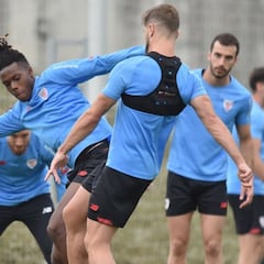 Marcelino recupera a De Marcos y Yeray ante Osasuna