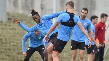 Nico Williams y Yeray Álvarez en la sesión de este jueves.