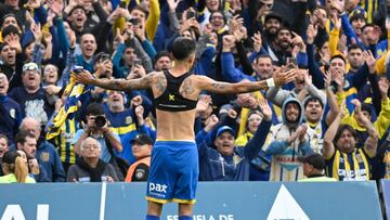 Rosario Central's forward #11 Angel di Maria celebrates after scoring a penalty goal during the Argentine Professional Football League 2025 Clausura Tournament between Rosario Central and Godoy Cruz at the Gigantes de Arroyito Stadium in Rosario, Argentina, on July 12, 2025. (Photo by Marcelo Manera / AFP)