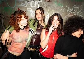 Hinds viven, y viven intensamente