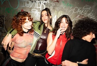 Hinds viven, y viven intensamente